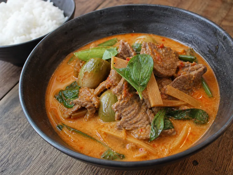 Danie Czerwone curry z wołowiną