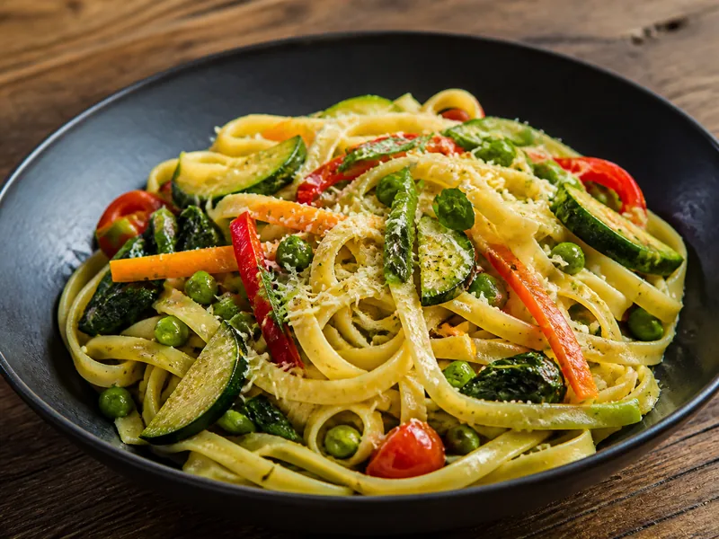 Danie Fettuccine z warzywami