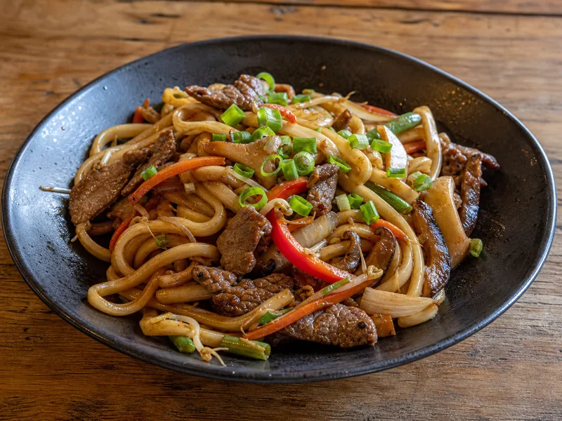 Danie Makaron Udon z cielęciną