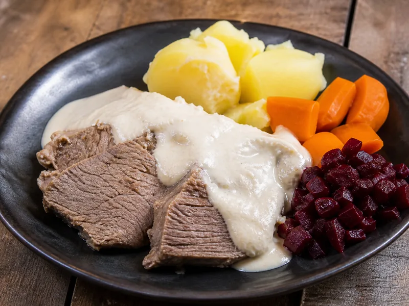 Danie Sztuka mięsa w sosie chrzanowym